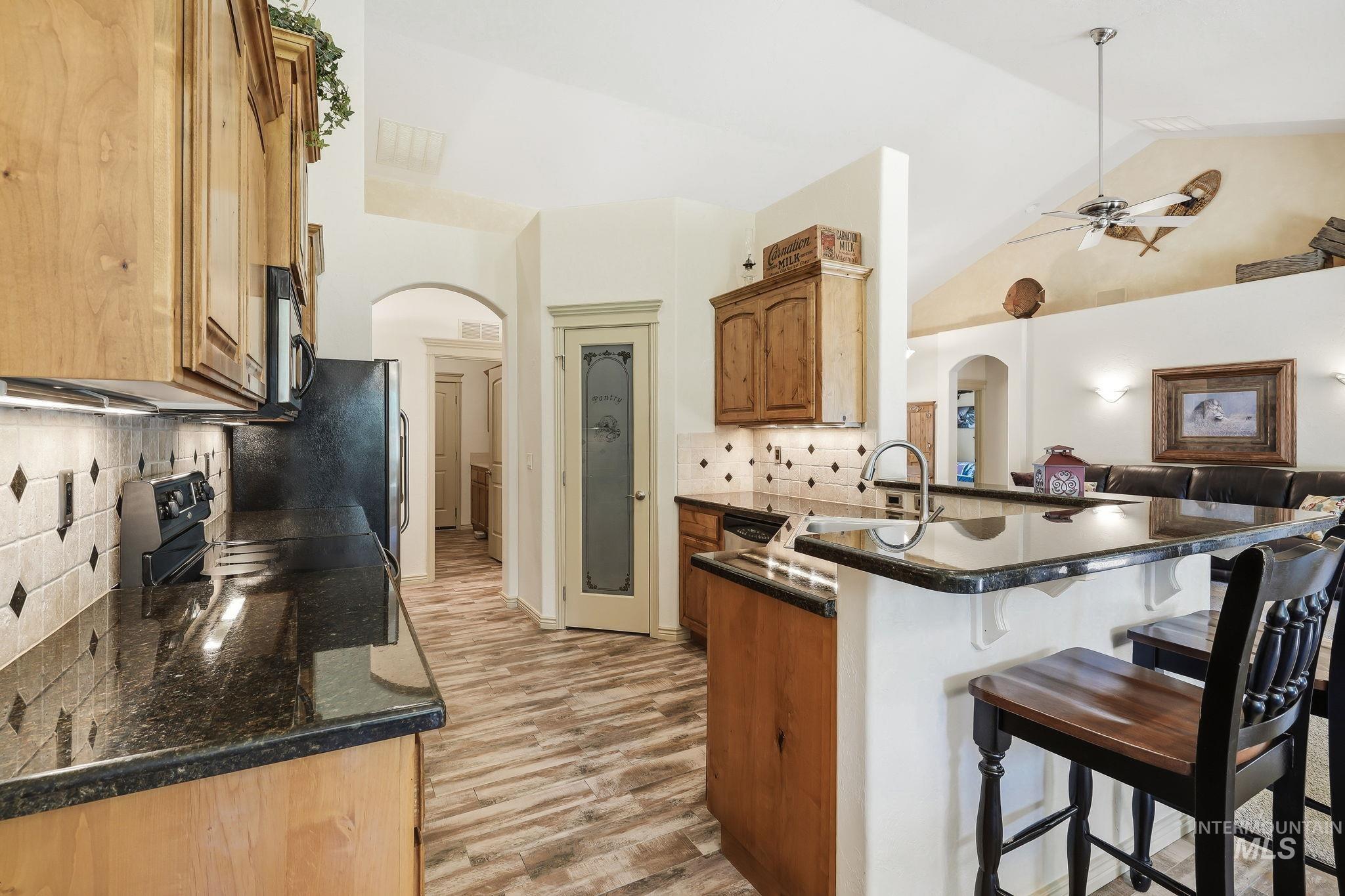 2750 S Bear Claw Way, Meridian, Idaho 83642-4469, 4 Bedrooms, 2.5 Bathrooms, Residential For Sale, Price $674,900,MLS 98991006