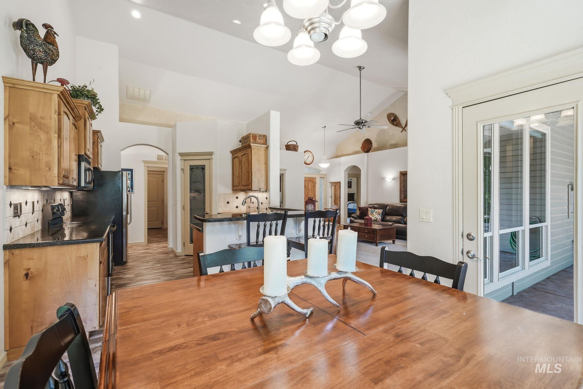 2750 S Bear Claw Way, Meridian, Idaho 83642-4469, 4 Bedrooms, 2.5 Bathrooms, Residential For Sale, Price $674,900,MLS 98991006