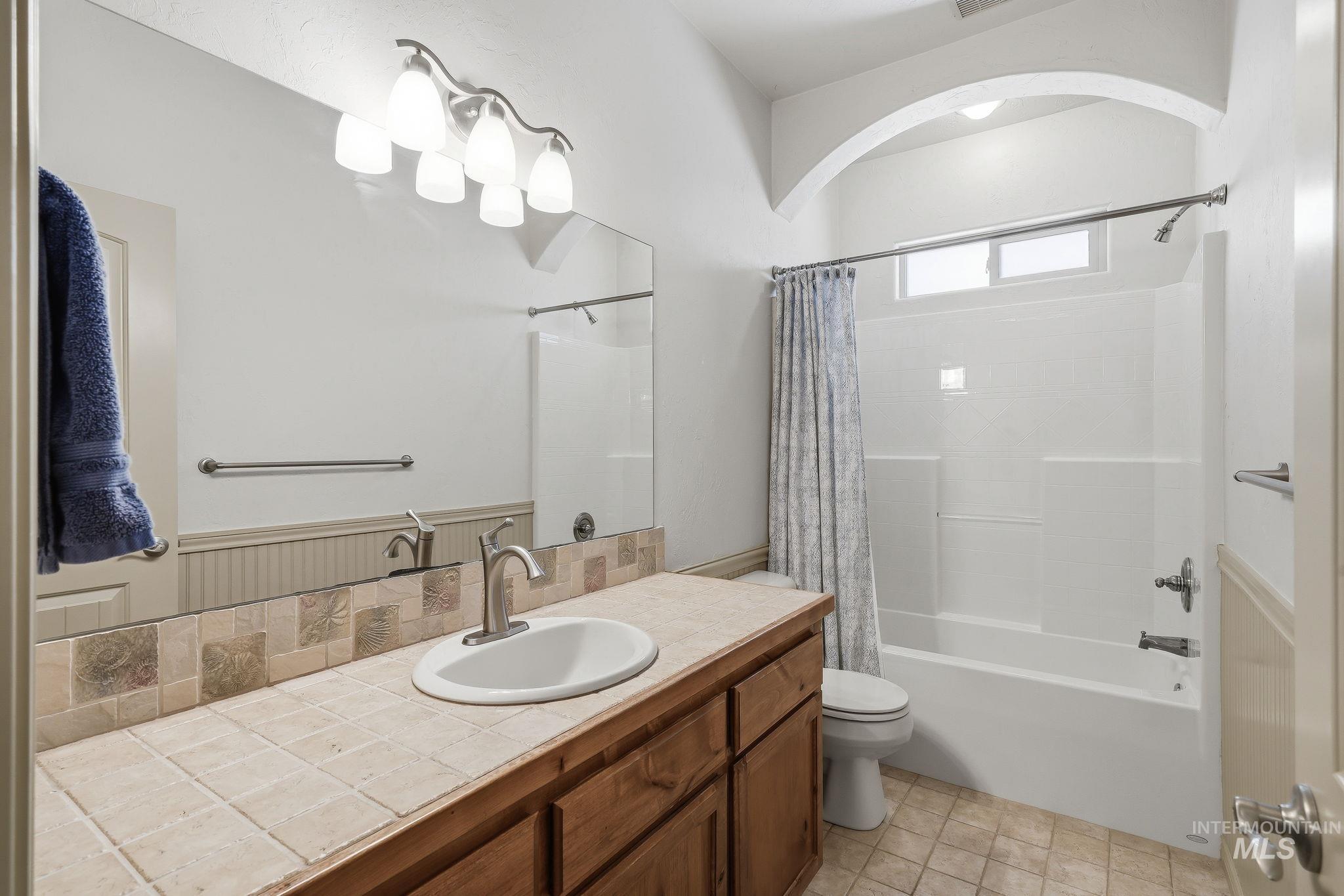 2750 S Bear Claw Way, Meridian, Idaho 83642-4469, 4 Bedrooms, 2.5 Bathrooms, Residential For Sale, Price $674,900,MLS 98991006