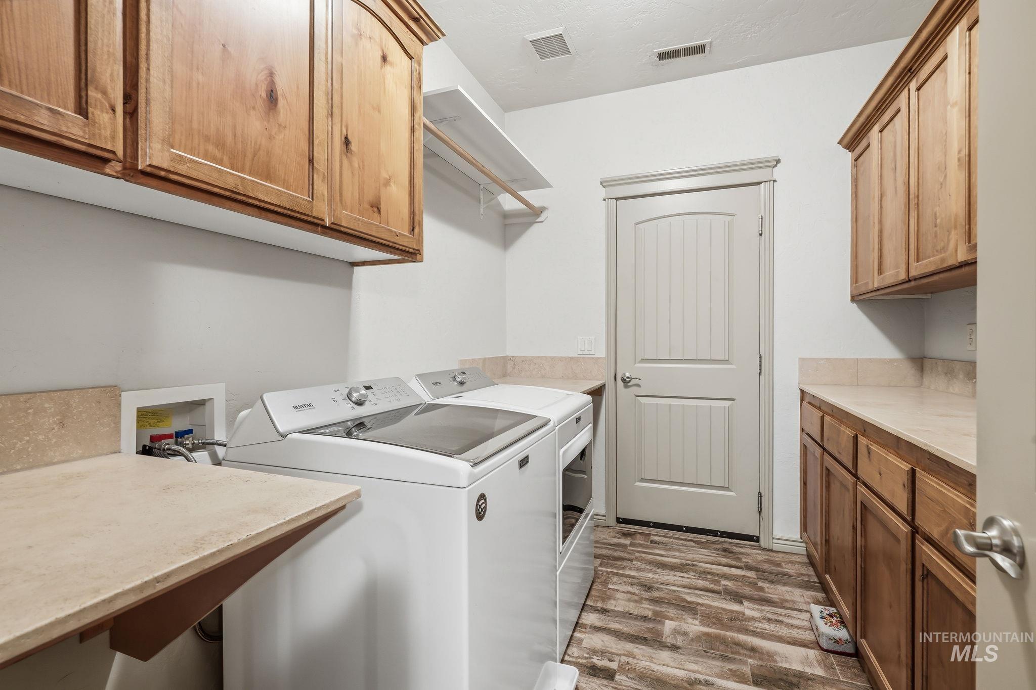 2750 S Bear Claw Way, Meridian, Idaho 83642-4469, 4 Bedrooms, 2.5 Bathrooms, Residential For Sale, Price $674,900,MLS 98991006