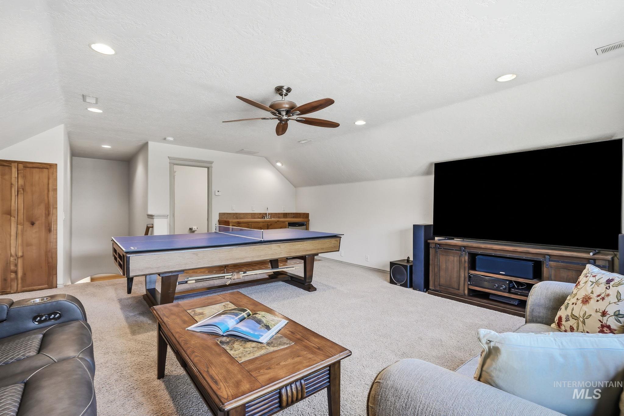 2750 S Bear Claw Way, Meridian, Idaho 83642-4469, 4 Bedrooms, 2.5 Bathrooms, Residential For Sale, Price $674,900,MLS 98991006