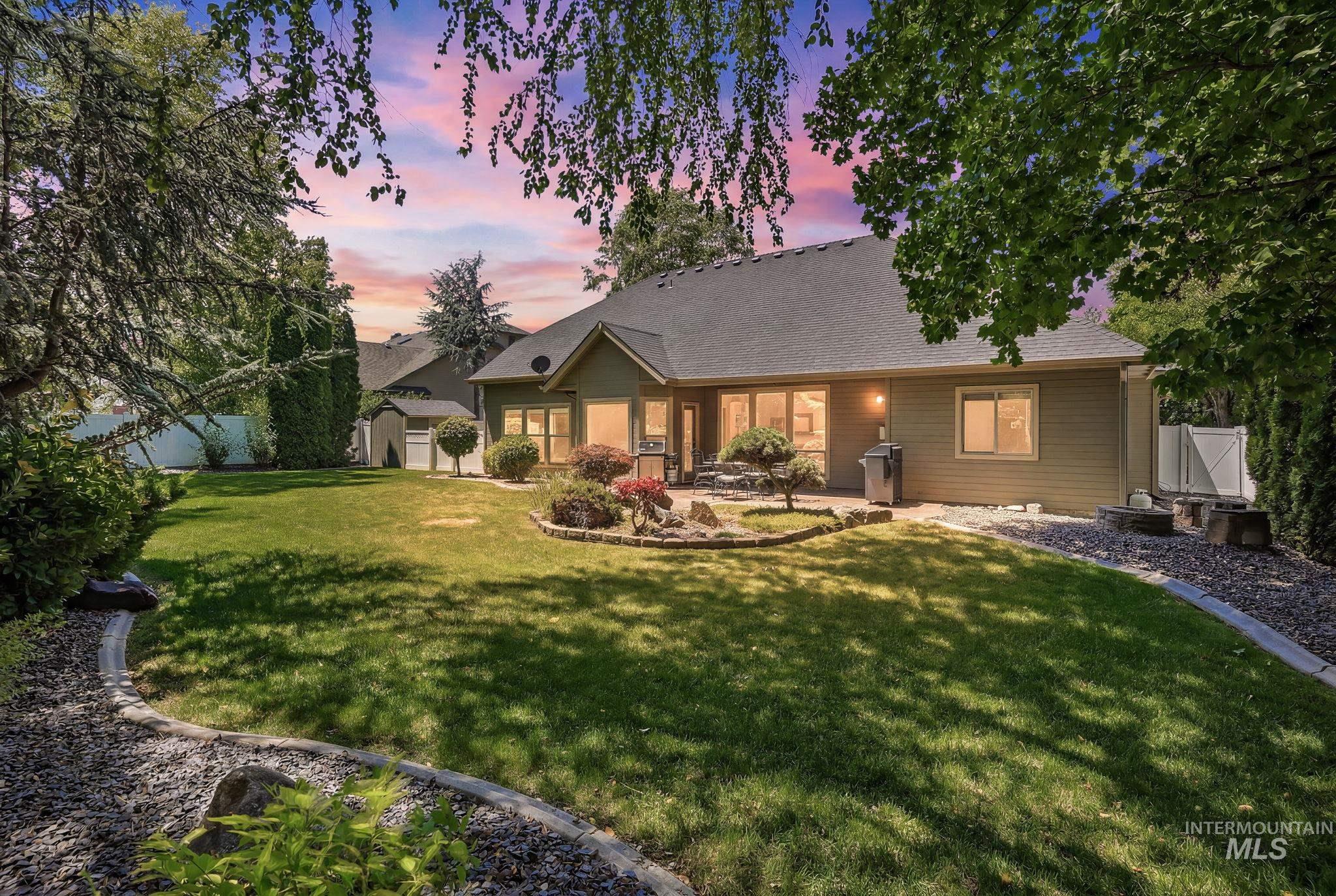 2750 S Bear Claw Way, Meridian, Idaho 83642-4469, 4 Bedrooms, 2.5 Bathrooms, Residential For Sale, Price $674,900,MLS 98991006