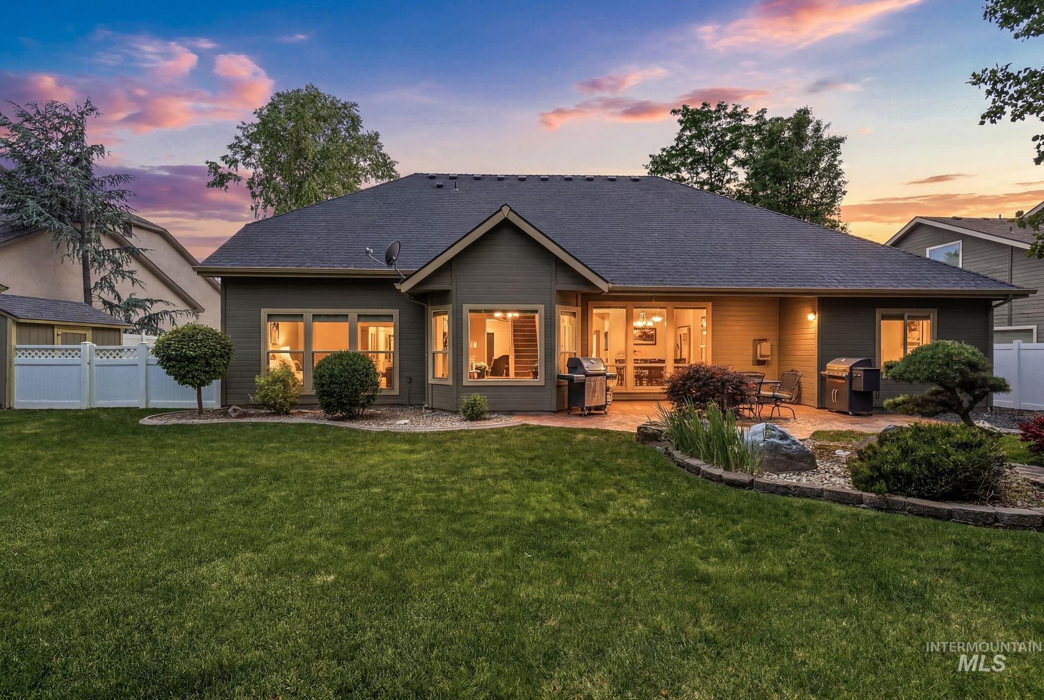 2750 S Bear Claw Way, Meridian, Idaho 83642-4469, 4 Bedrooms, 2.5 Bathrooms, Residential For Sale, Price $674,900,MLS 98991006