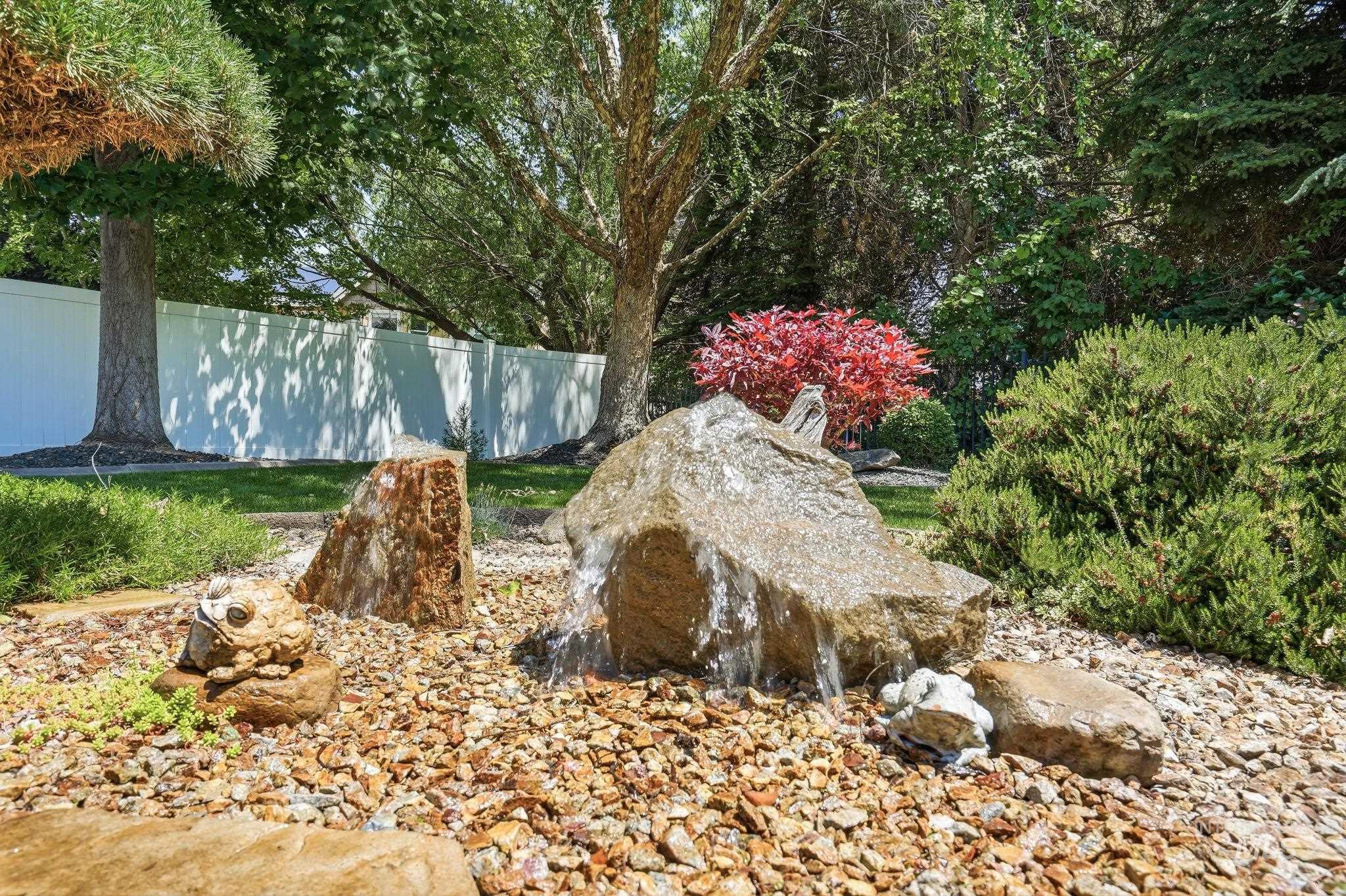 2750 S Bear Claw Way, Meridian, Idaho 83642-4469, 4 Bedrooms, 2.5 Bathrooms, Residential For Sale, Price $674,900,MLS 98991006