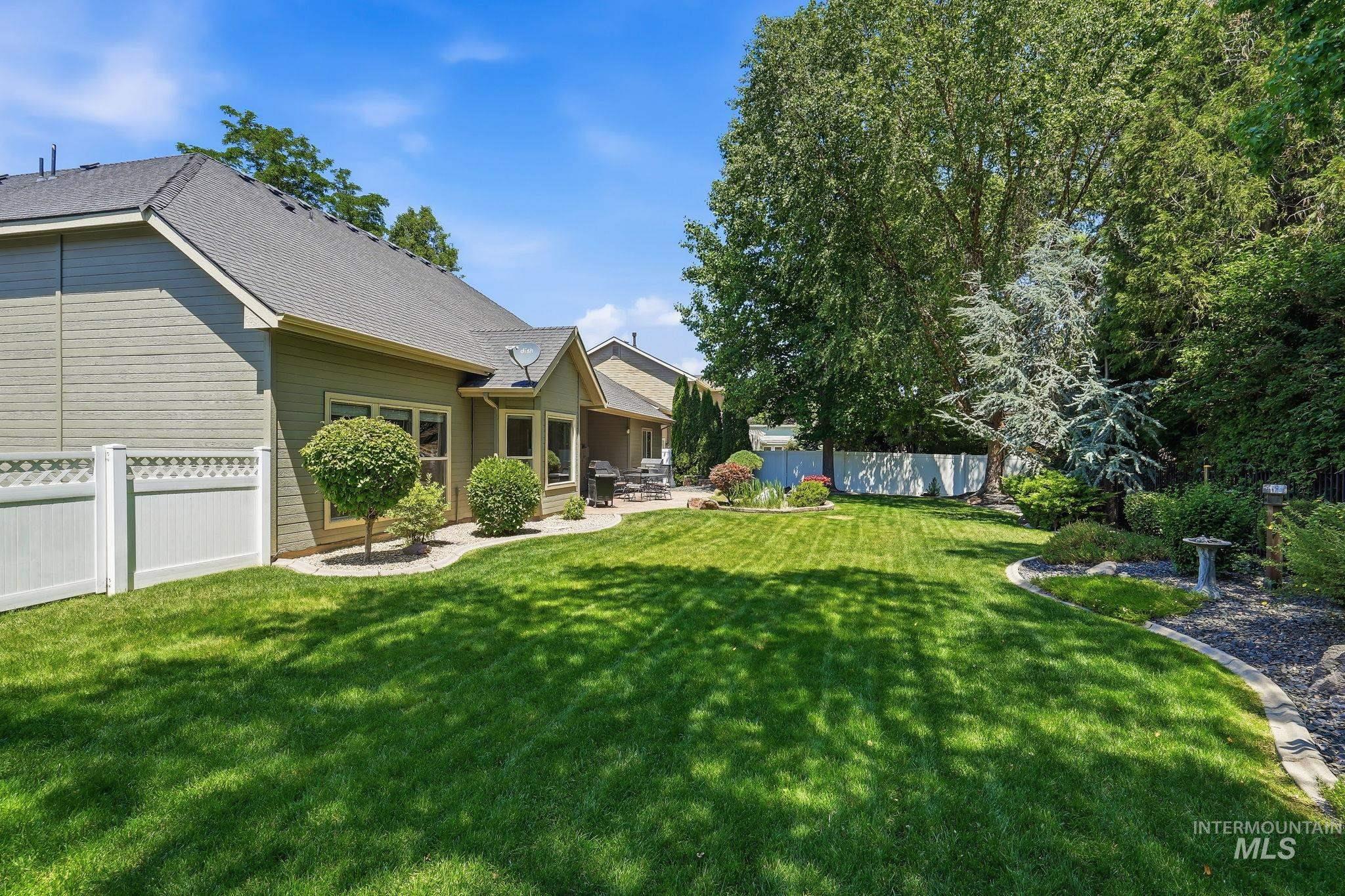 2750 S Bear Claw Way, Meridian, Idaho 83642-4469, 4 Bedrooms, 2.5 Bathrooms, Residential For Sale, Price $674,900,MLS 98991006