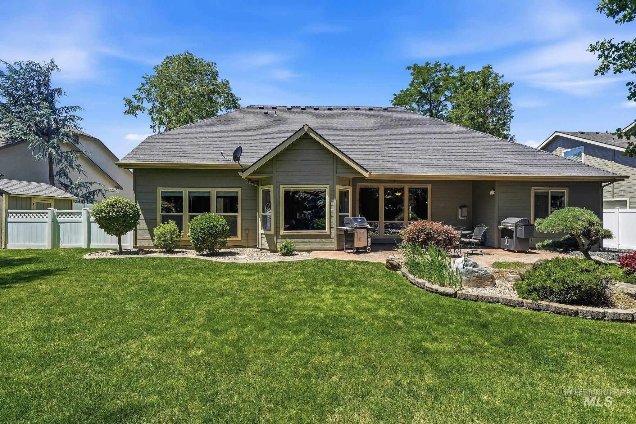2750 S Bear Claw Way, Meridian, Idaho 83642-4469, 4 Bedrooms, 2.5 Bathrooms, Residential For Sale, Price $674,900,MLS 98991006