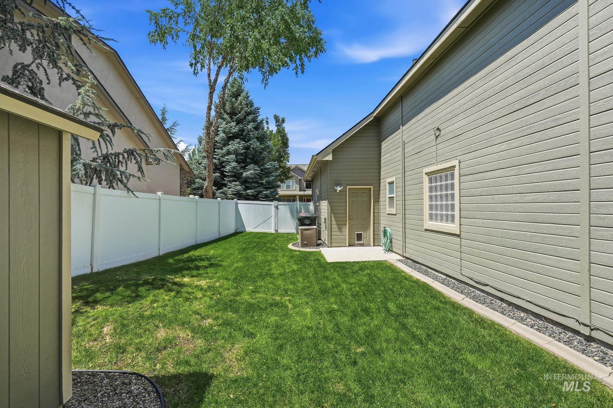 2750 S Bear Claw Way, Meridian, Idaho 83642-4469, 4 Bedrooms, 2.5 Bathrooms, Residential For Sale, Price $674,900,MLS 98991006