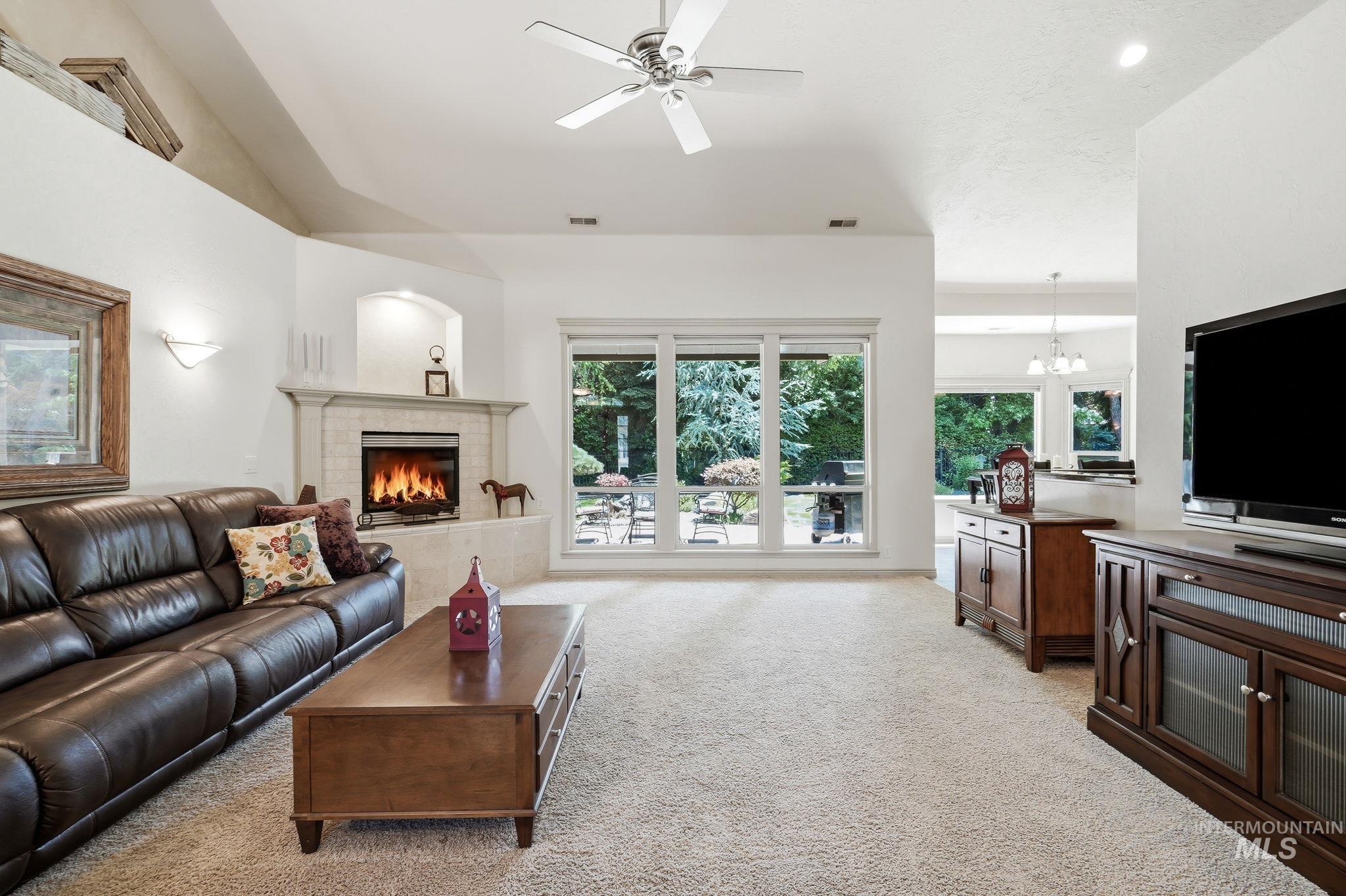 2750 S Bear Claw Way, Meridian, Idaho 83642-4469, 4 Bedrooms, 2.5 Bathrooms, Residential For Sale, Price $674,900,MLS 98991006