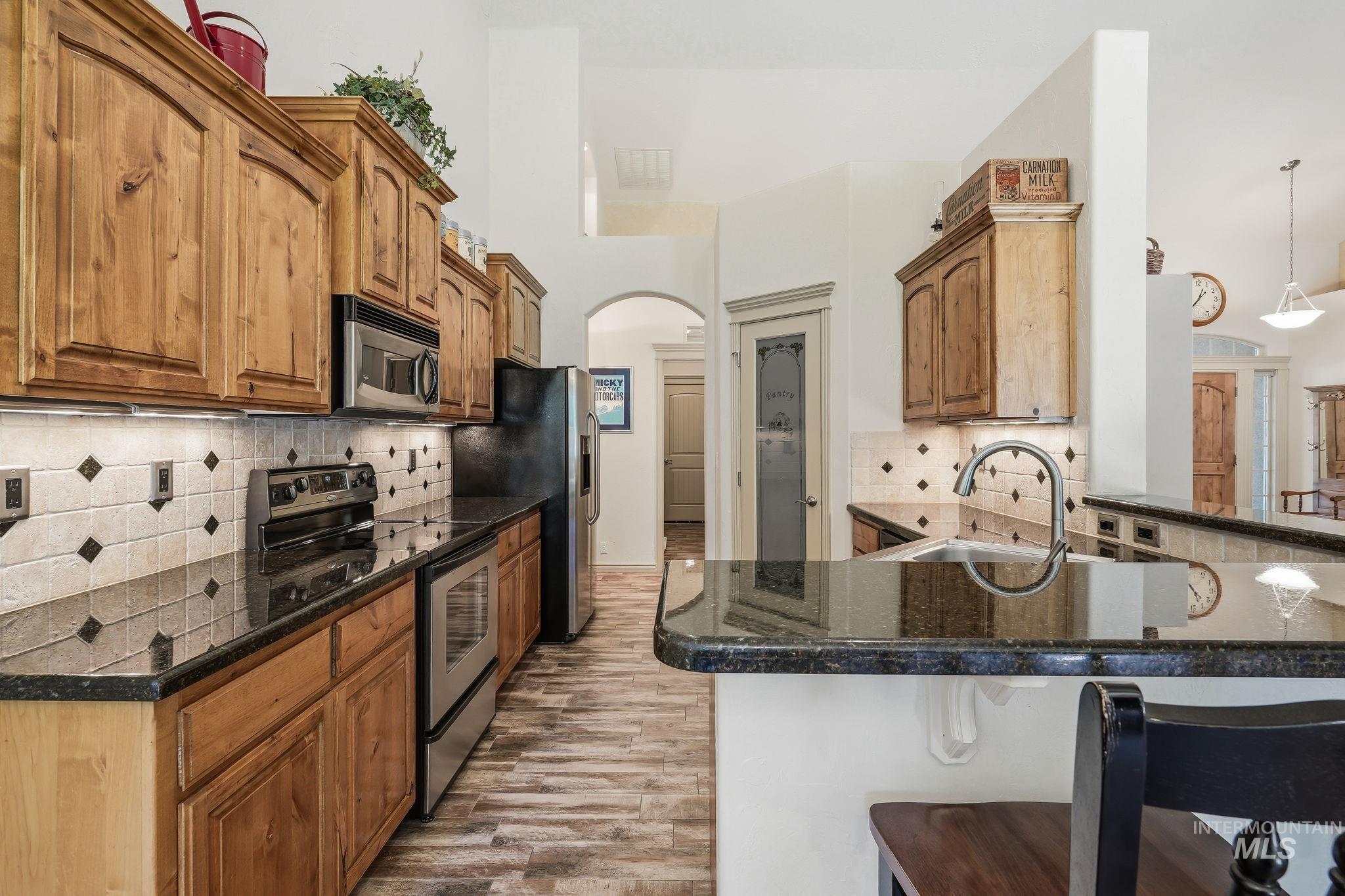 2750 S Bear Claw Way, Meridian, Idaho 83642-4469, 4 Bedrooms, 2.5 Bathrooms, Residential For Sale, Price $674,900,MLS 98991006