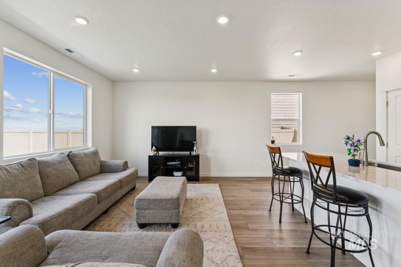 7838 E Hilton Head St, Nampa, Idaho 83687, 3 Bedrooms, 2.5 Bathrooms, Residential For Sale, Price $400,000, 98991007
