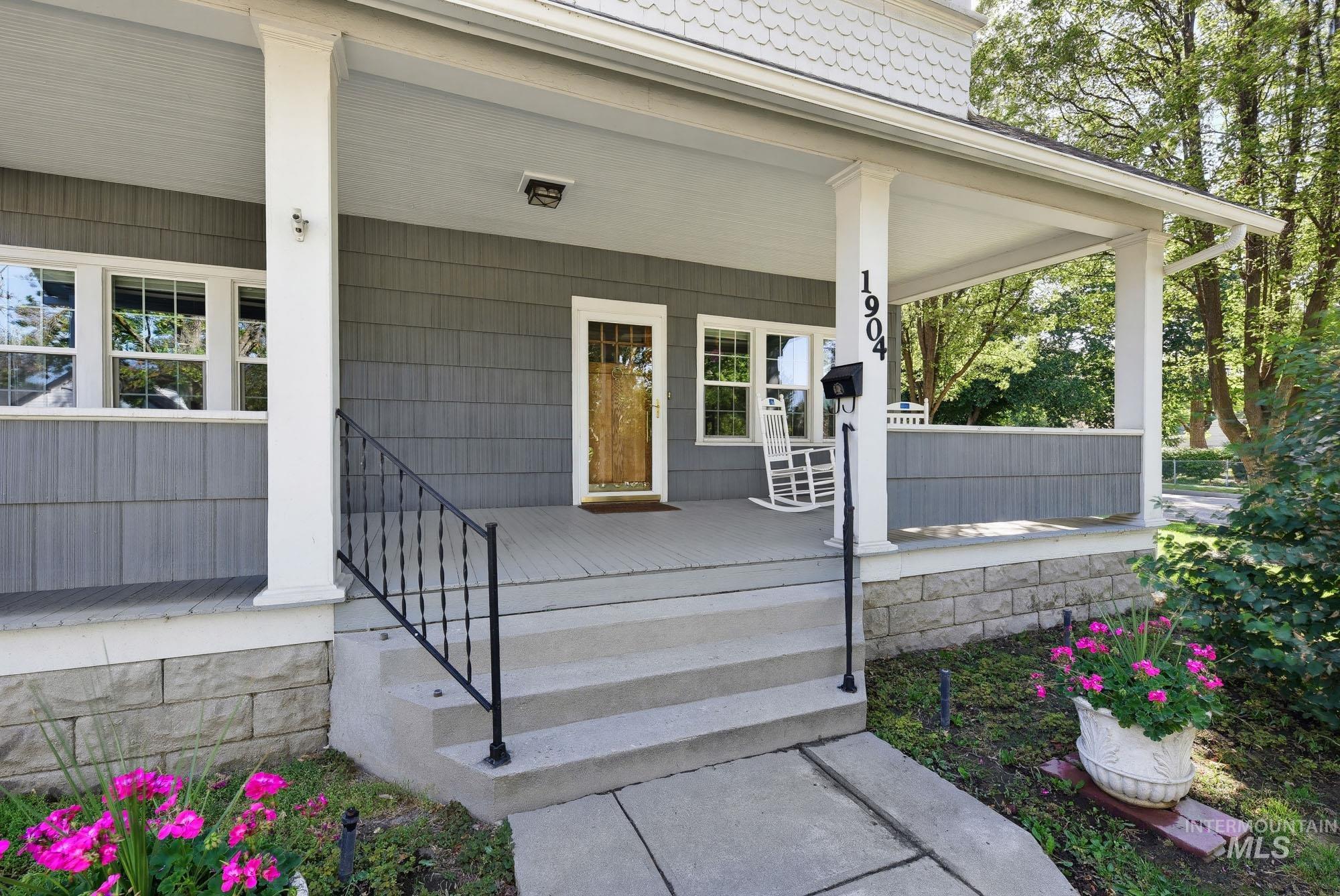1904 Blaine St, Caldwell, Idaho 83605-4341, 4 Bedrooms, 2 Bathrooms, Residential For Sale, Price $474,950,MLS 98991009