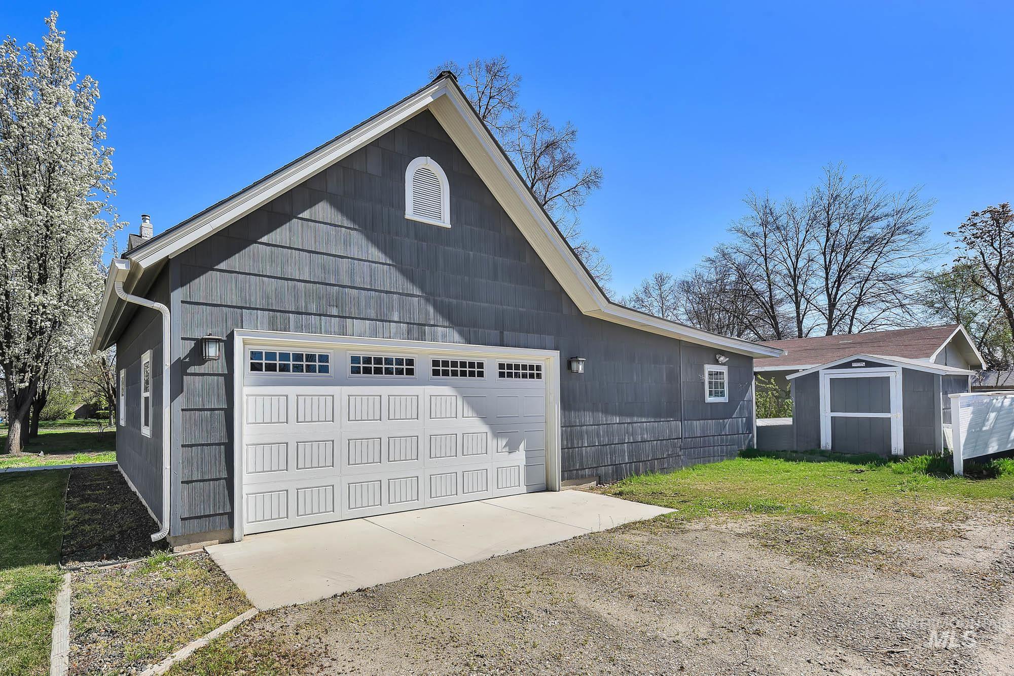 1904 Blaine St, Caldwell, Idaho 83605-4341, 4 Bedrooms, 2 Bathrooms, Residential For Sale, Price $474,950,MLS 98991009