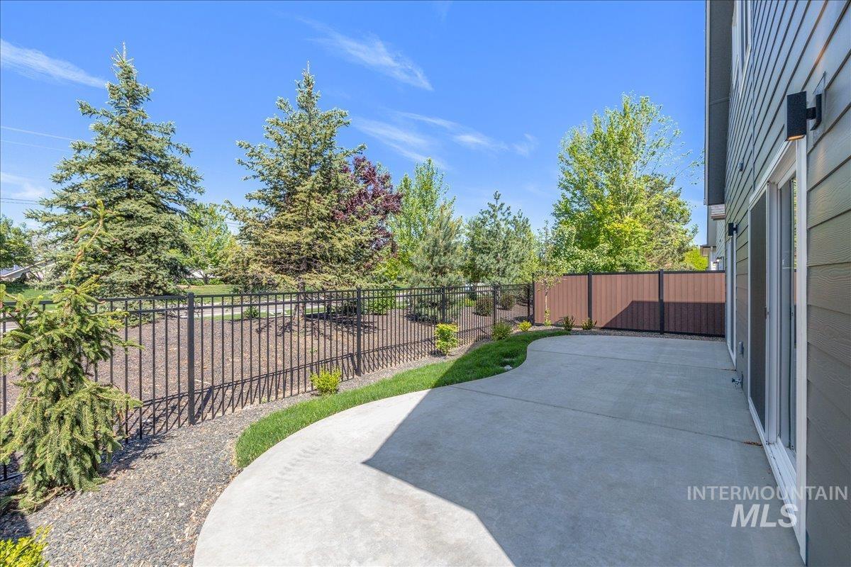 1225 N Meadowglen Ave, Meridian, Idaho 83642, 4 Bedrooms, 3 Bathrooms, Residential For Sale, Price $529,900, 98991012