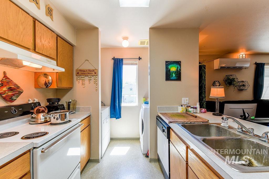 732/734 E 7th St., Moscow, Idaho 83843, 2 Bedrooms, 1 Bathroom, Residential Income For Sale, Price $449,000, 98991016