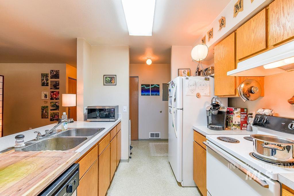 732/734 E 7th St., Moscow, Idaho 83843, 2 Bedrooms, 1 Bathroom, Residential Income For Sale, Price $449,000, 98991016