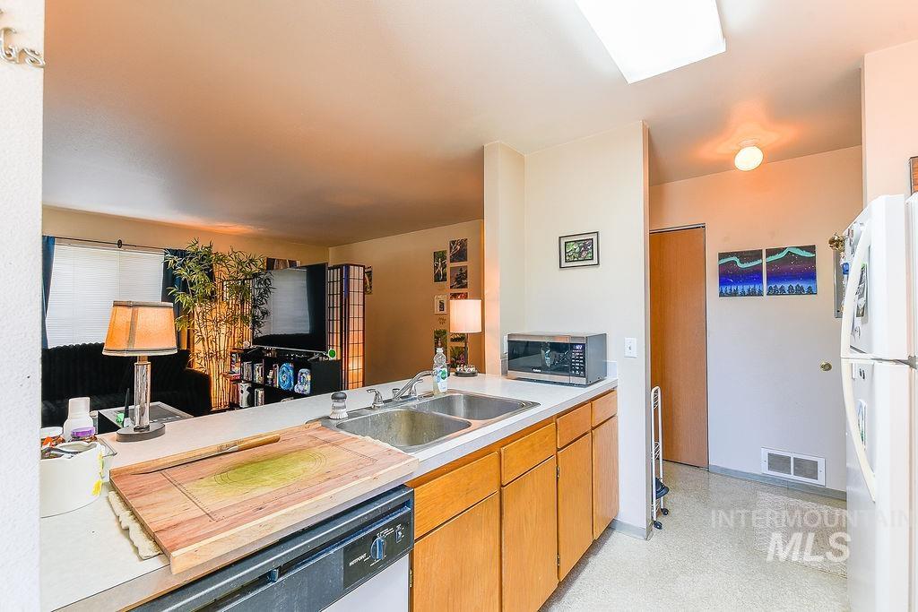 732/734 E 7th St., Moscow, Idaho 83843, 2 Bedrooms, 1 Bathroom, Residential Income For Sale, Price $449,000, 98991016