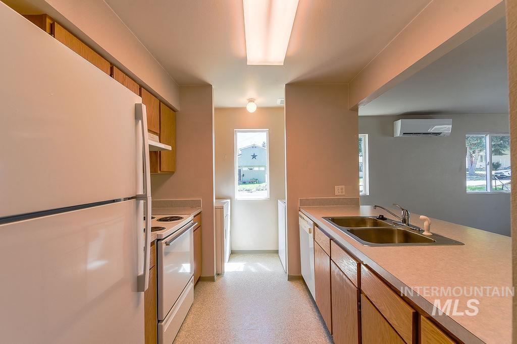 732/734 E 7th St., Moscow, Idaho 83843, 2 Bedrooms, 1 Bathroom, Residential Income For Sale, Price $449,000, 98991016