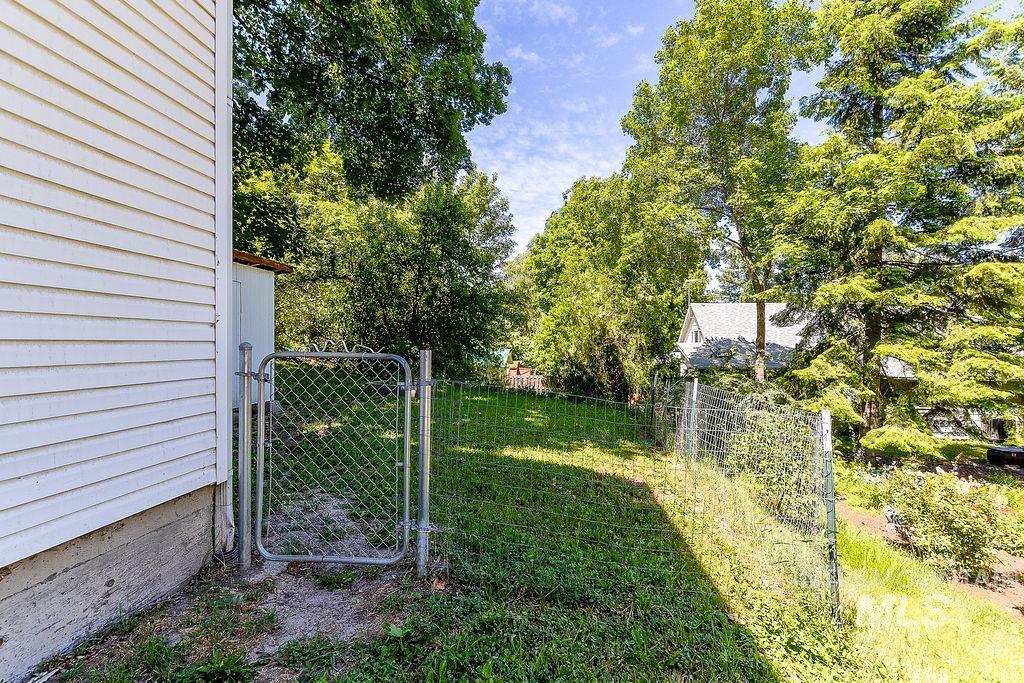 732/734 E 7th St., Moscow, Idaho 83843, 2 Bedrooms, 1 Bathroom, Residential Income For Sale, Price $449,000, 98991016