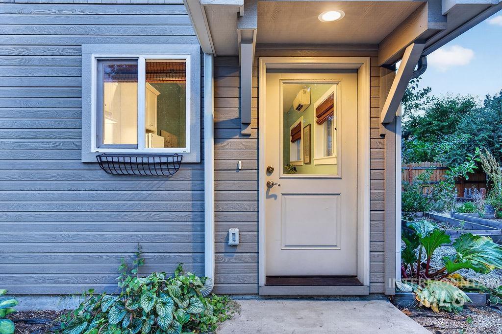3324 W Tucker, Boise, Idaho 83703, 3 Bedrooms, 2 Bathrooms, Residential Income For Sale, Price $819,000, 98991017