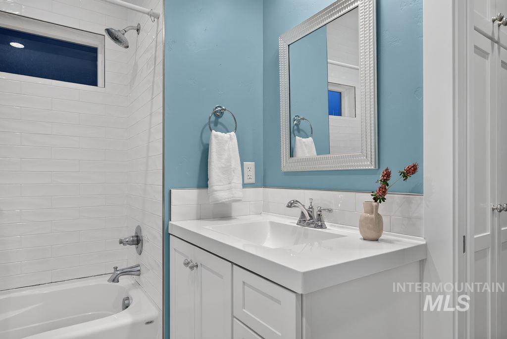 3324 W Tucker, Boise, Idaho 83703, 3 Bedrooms, 2 Bathrooms, Residential Income For Sale, Price $819,000, 98991017