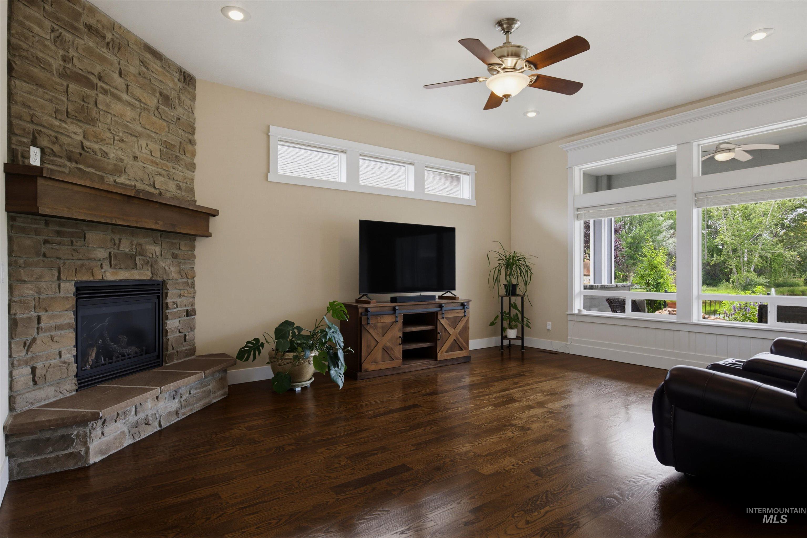 6359 N Mystic Cove Pl, Garden City, Idaho 83714, 3 Bedrooms, 2 Bathrooms, Residential For Sale, Price $659,900, 98991023