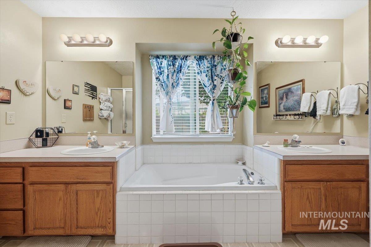 2771 W Ebbtide Ct, Meridian, Idaho 83642, 3 Bedrooms, 2 Bathrooms, Residential For Sale, Price $414,900, 98991024