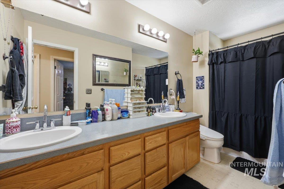 2771 W Ebbtide Ct, Meridian, Idaho 83642, 3 Bedrooms, 2 Bathrooms, Residential For Sale, Price $414,900, 98991024