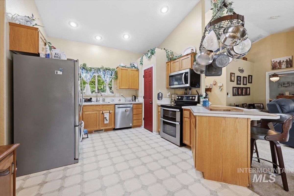 2771 W Ebbtide Ct, Meridian, Idaho 83642, 3 Bedrooms, 2 Bathrooms, Residential For Sale, Price $414,900, 98991024