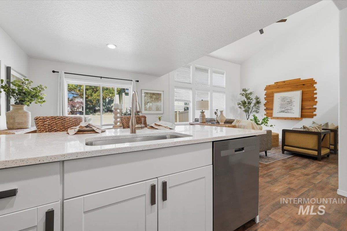 2883 S Ladera, Boise, Idaho 83705, 3 Bedrooms, 2.5 Bathrooms, Residential For Sale, Price $419,990, 98991028