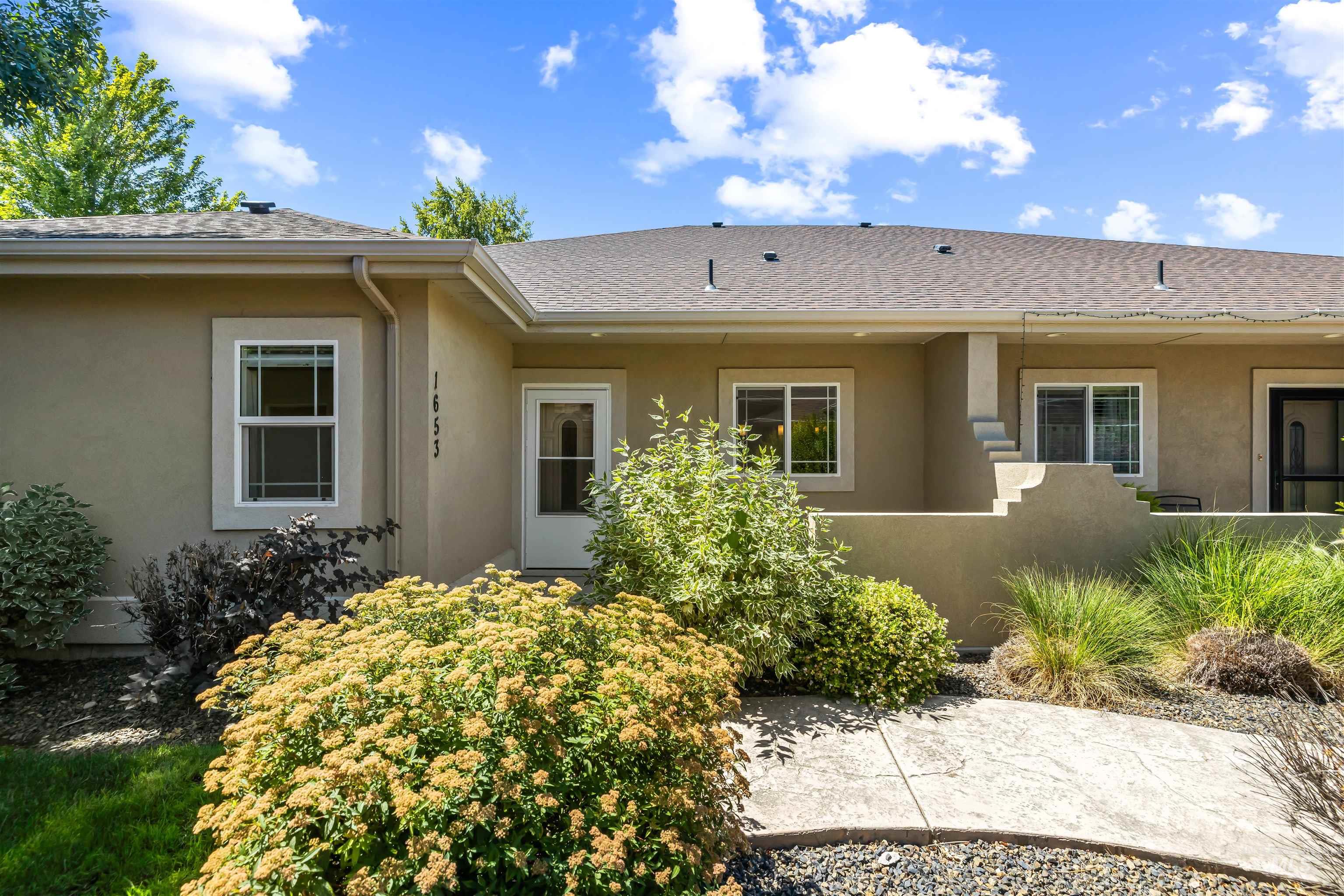 1653 E Horse Creek Ct, Meridian, Idaho 83642, 3 Bedrooms, 2 Bathrooms, Residential For Sale, Price $404,900, 98991032