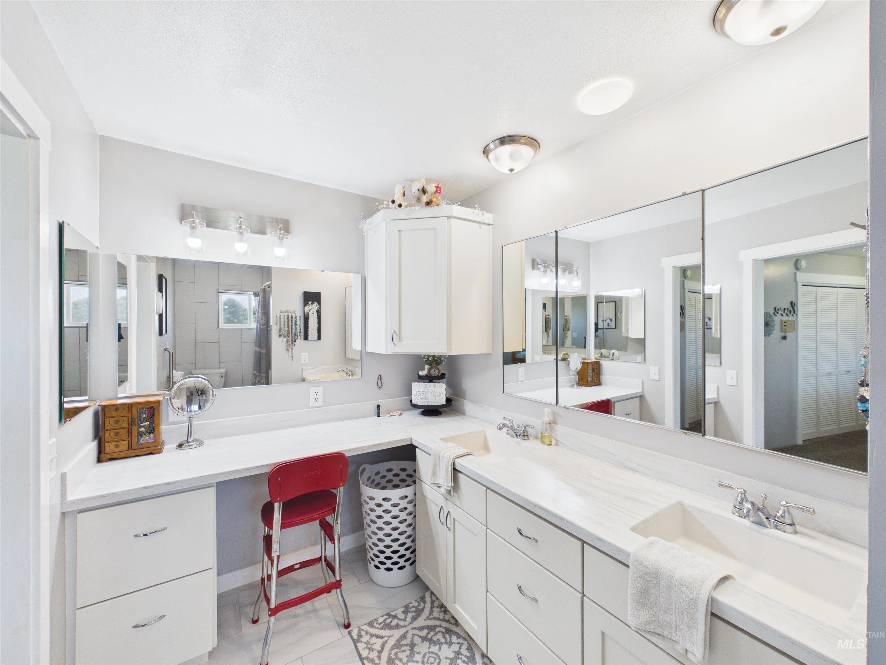 253 N 700 West, Paul, Idaho 83347, 5 Bedrooms, 2.5 Bathrooms, Residential For Sale, Price $575,000, 98991037