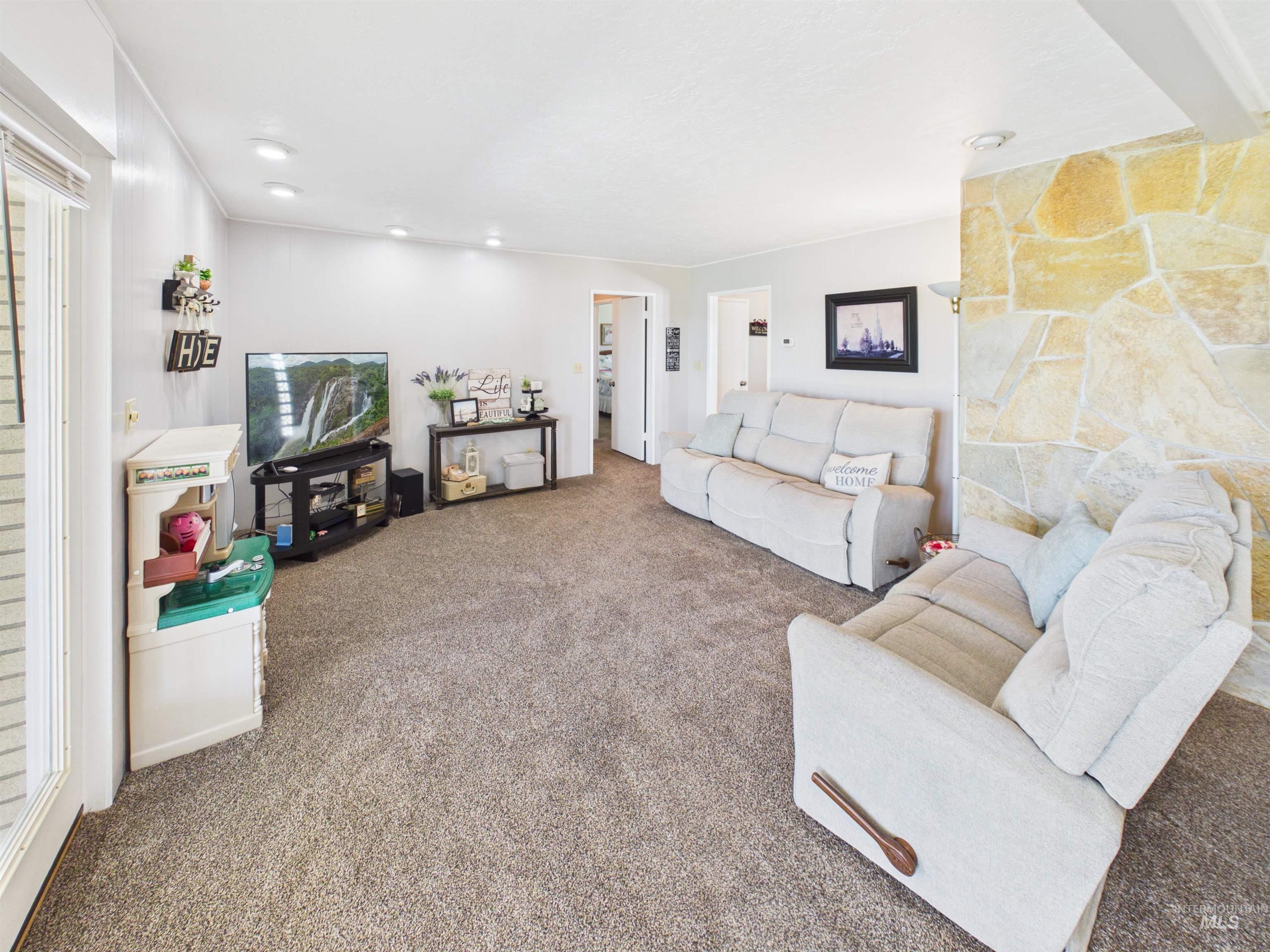 253 N 700 West, Paul, Idaho 83347, 5 Bedrooms, 2.5 Bathrooms, Residential For Sale, Price $575,000, 98991037