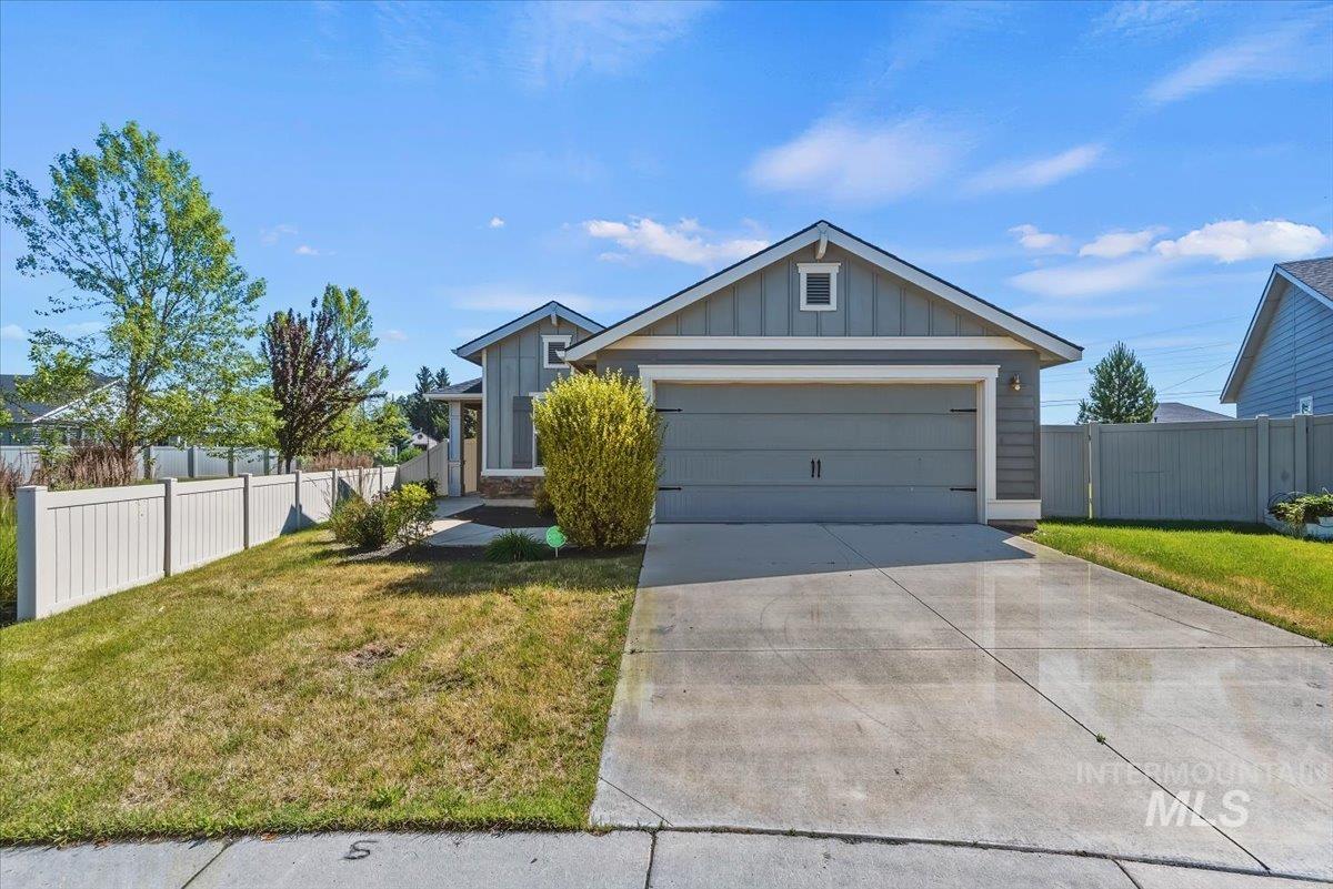 5170 N N Maplestone Ave., Meridian, Idaho 83646, 3 Bedrooms, 2 Bathrooms, Residential For Sale, Price $425,000, 98991038