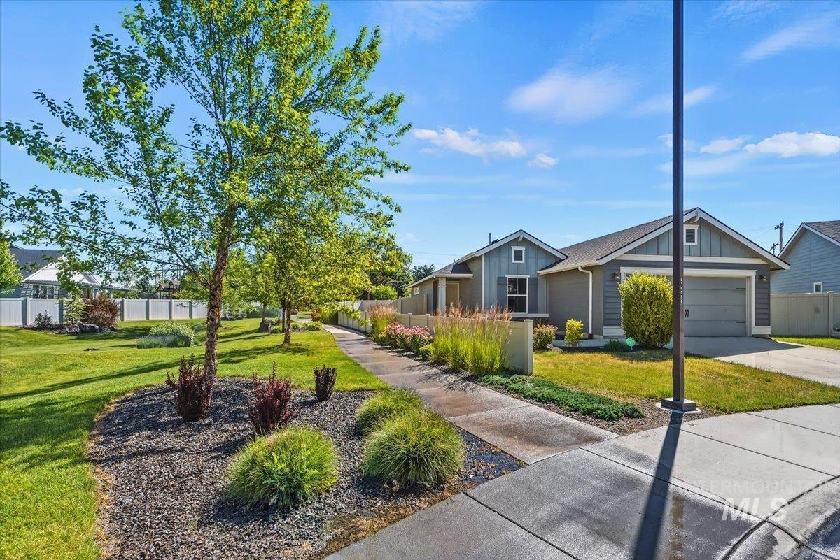 5170 N N Maplestone Ave., Meridian, Idaho 83646, 3 Bedrooms, 2 Bathrooms, Residential For Sale, Price $425,000, 98991038