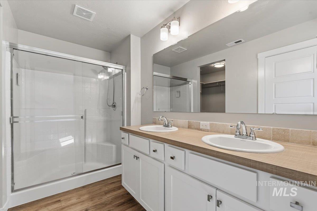 5170 N N Maplestone Ave., Meridian, Idaho 83646, 3 Bedrooms, 2 Bathrooms, Residential For Sale, Price $425,000, 98991038