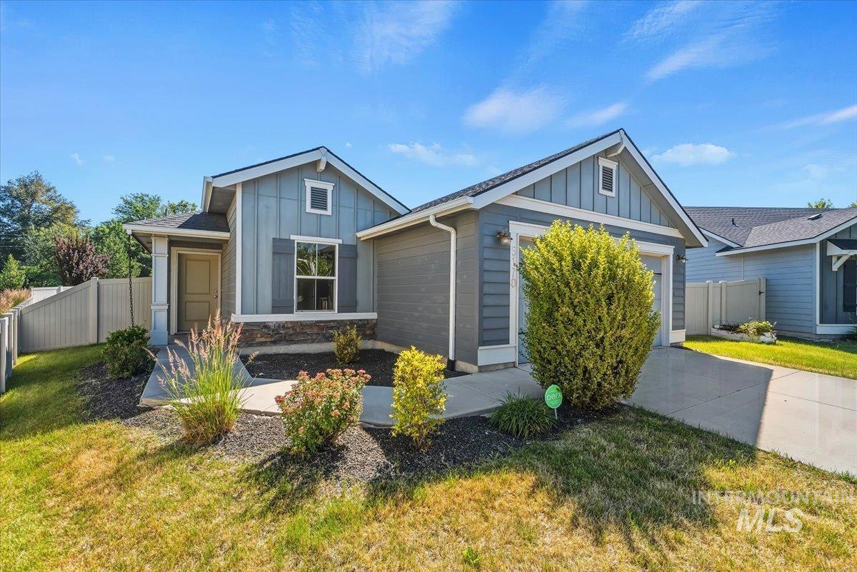 5170 N N Maplestone Ave., Meridian, Idaho 83646, 3 Bedrooms, 2 Bathrooms, Residential For Sale, Price $425,000, 98991038
