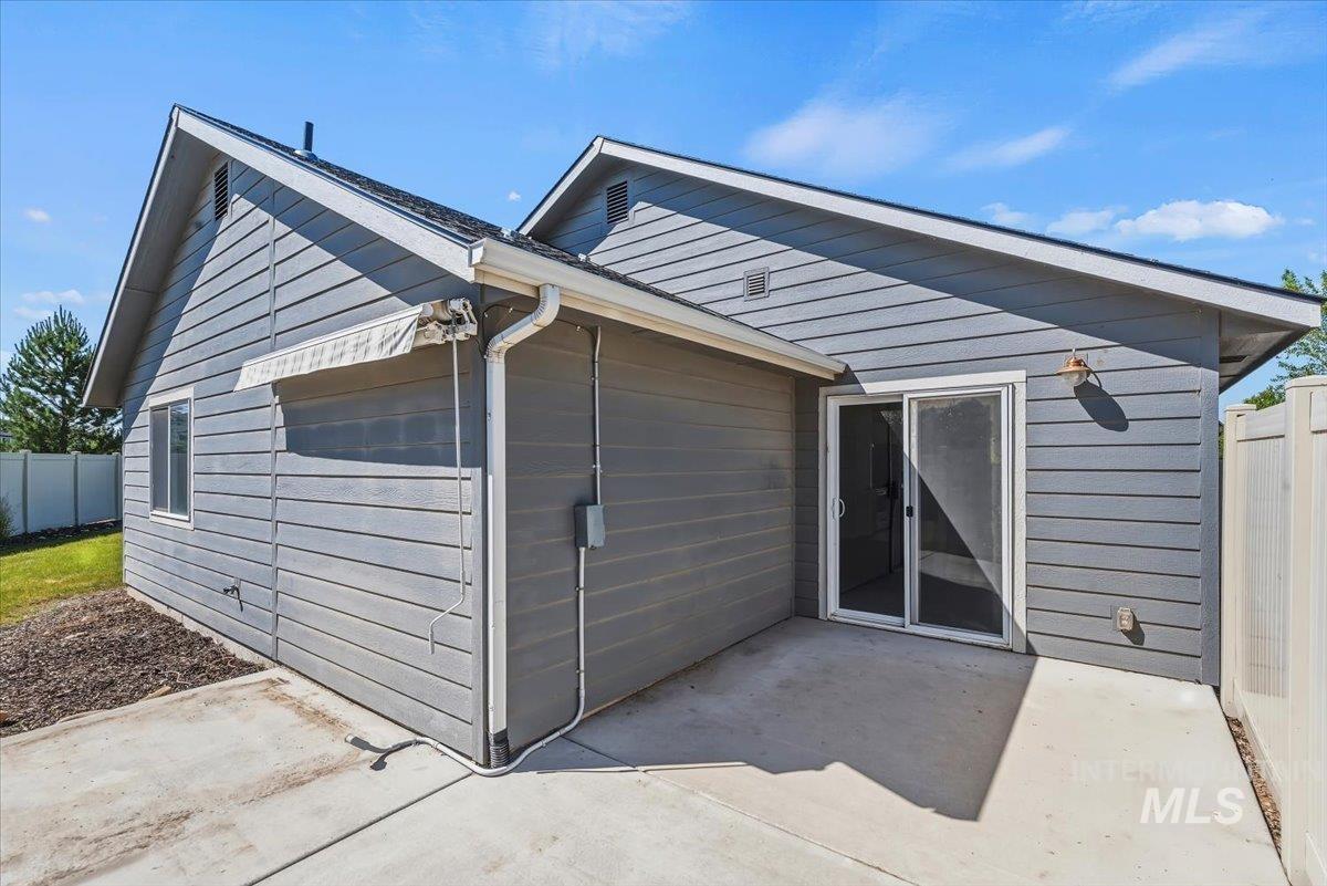 5170 N N Maplestone Ave., Meridian, Idaho 83646, 3 Bedrooms, 2 Bathrooms, Residential For Sale, Price $425,000, 98991038
