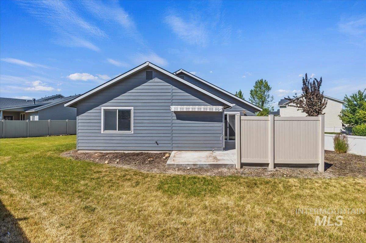 5170 N N Maplestone Ave., Meridian, Idaho 83646, 3 Bedrooms, 2 Bathrooms, Residential For Sale, Price $425,000, 98991038