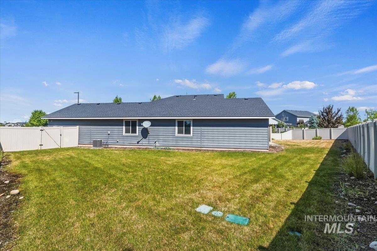 5170 N N Maplestone Ave., Meridian, Idaho 83646, 3 Bedrooms, 2 Bathrooms, Residential For Sale, Price $425,000, 98991038