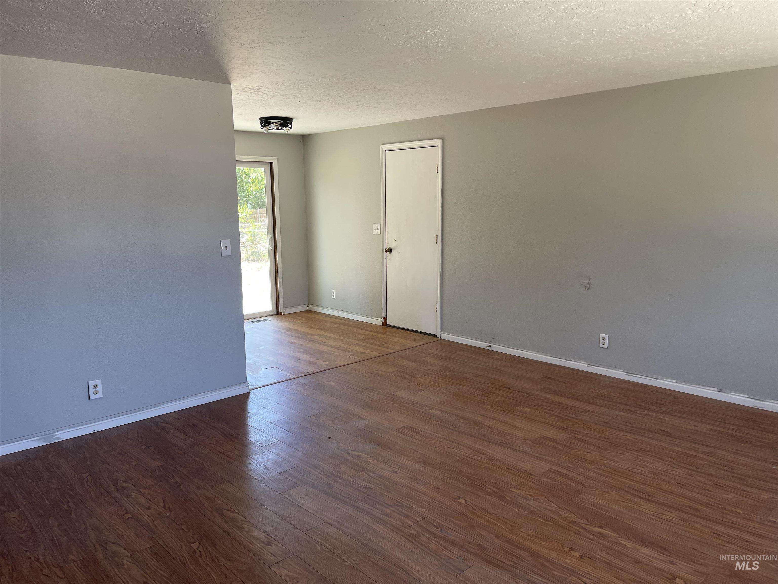 511 Chestnut St, Mountain Home, Idaho 83647, 3 Bedrooms, 1 Bathroom, Residential For Sale, Price $245,000, 98991040