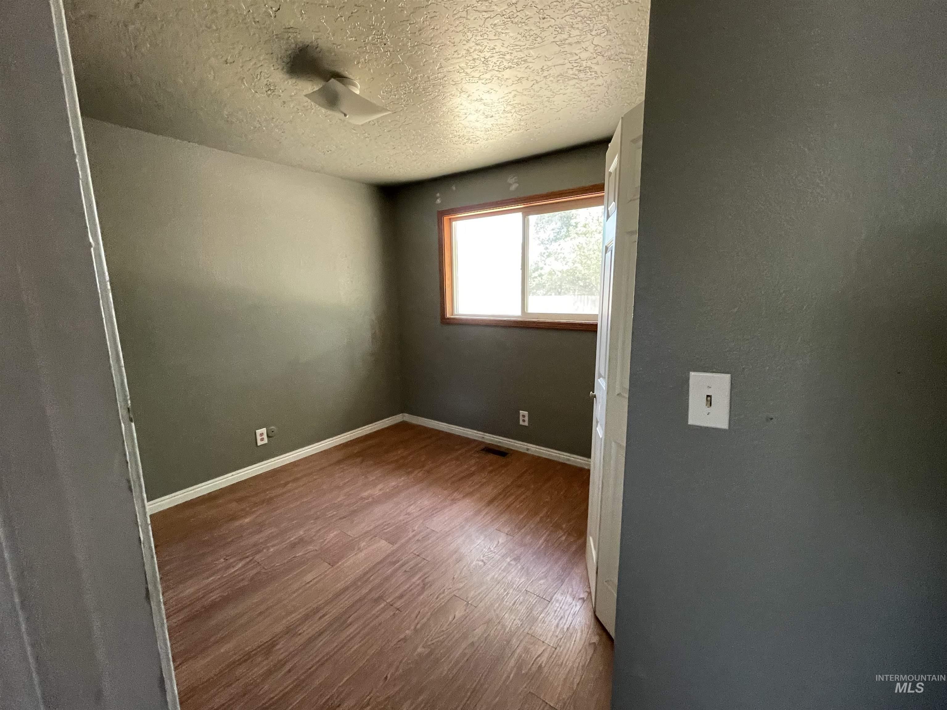 511 Chestnut St, Mountain Home, Idaho 83647, 3 Bedrooms, 1 Bathroom, Residential For Sale, Price $245,000, 98991040
