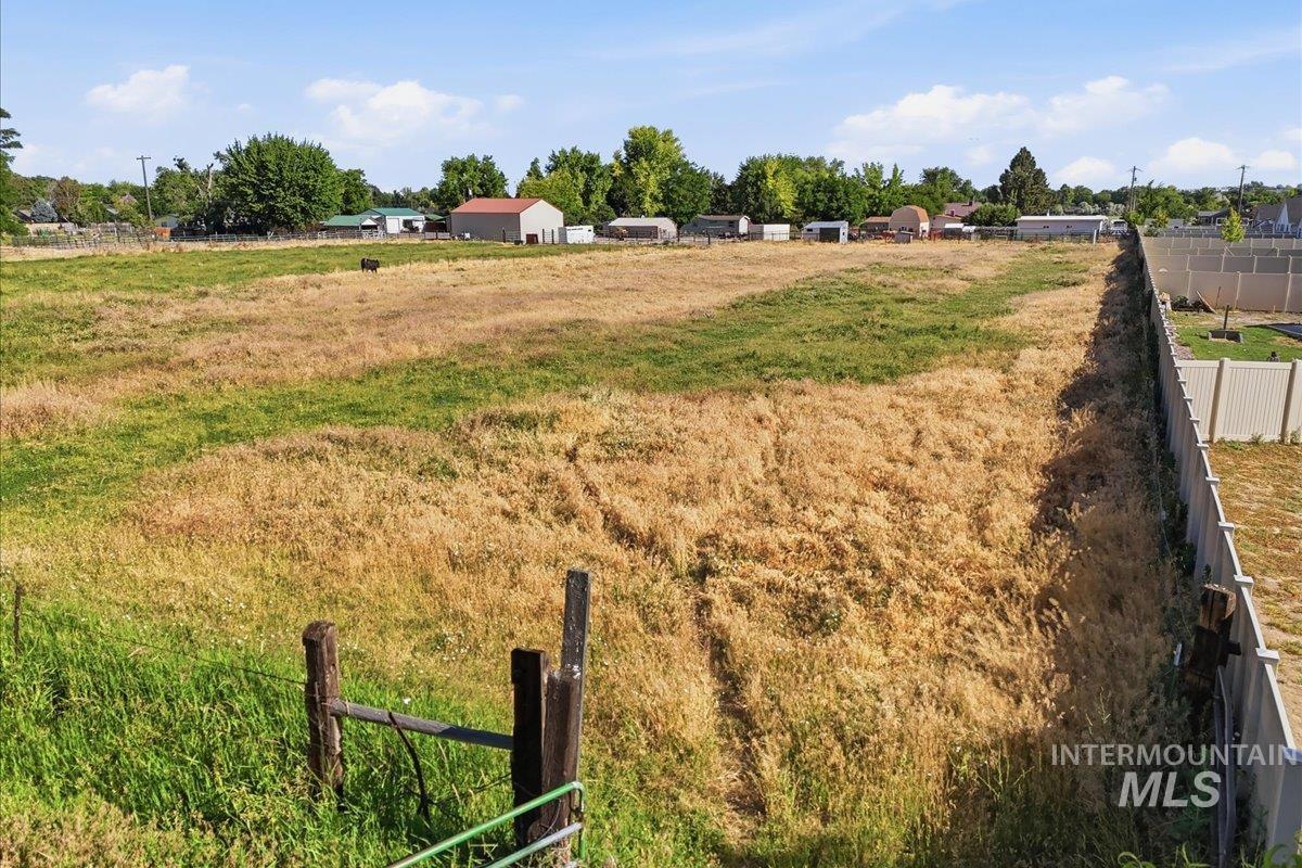 2717 E Victory, Nampa, Idaho 83687, 4 Bedrooms, 3 Bathrooms, Farm & Ranch For Sale, Price $739,900,MLS 98991041