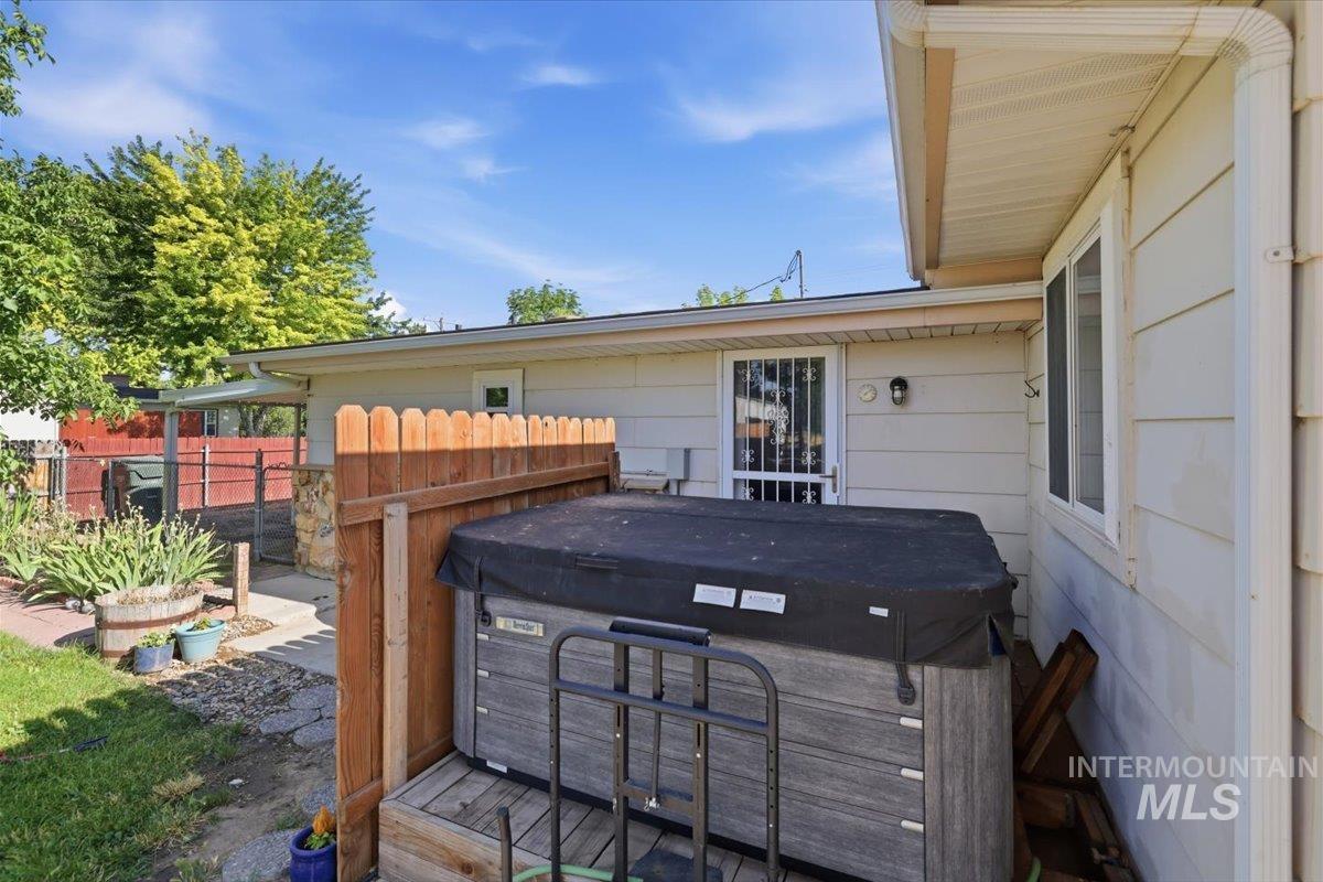 2717 E Victory, Nampa, Idaho 83687, 4 Bedrooms, 3 Bathrooms, Farm & Ranch For Sale, Price $739,900,MLS 98991041
