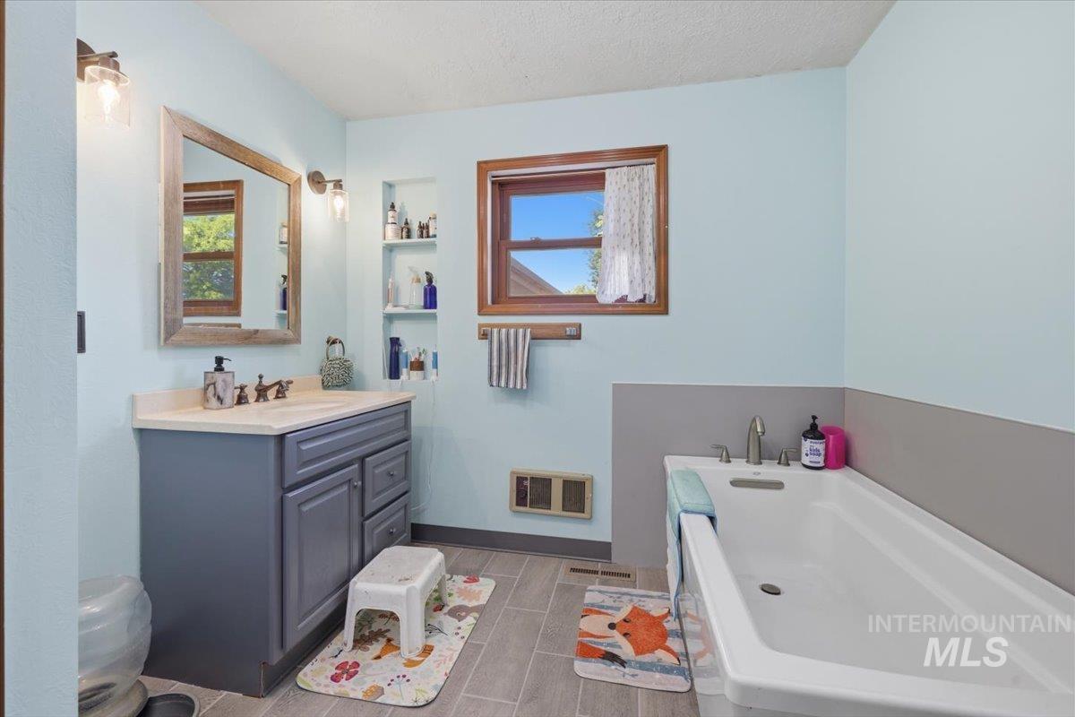 2717 E Victory, Nampa, Idaho 83687, 4 Bedrooms, 3 Bathrooms, Farm & Ranch For Sale, Price $739,900,MLS 98991041