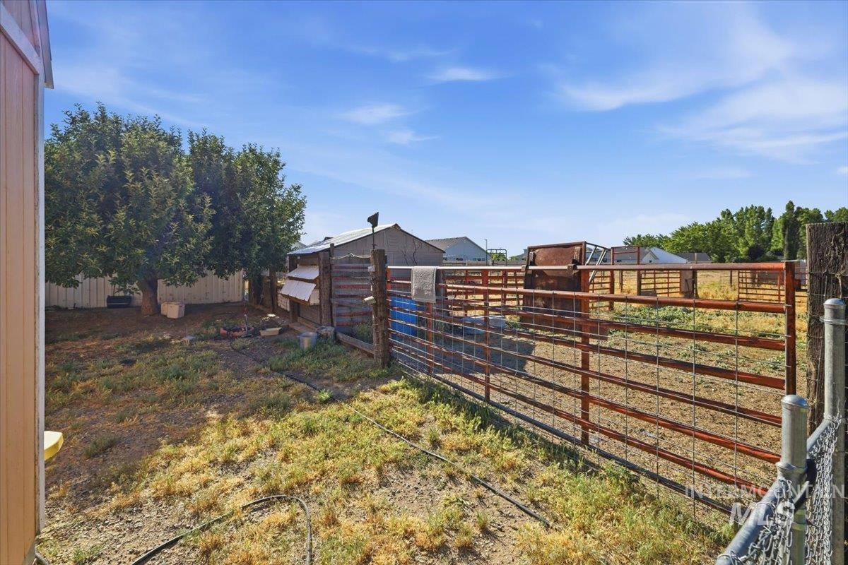2717 E Victory, Nampa, Idaho 83687, 4 Bedrooms, 3 Bathrooms, Farm & Ranch For Sale, Price $739,900,MLS 98991041