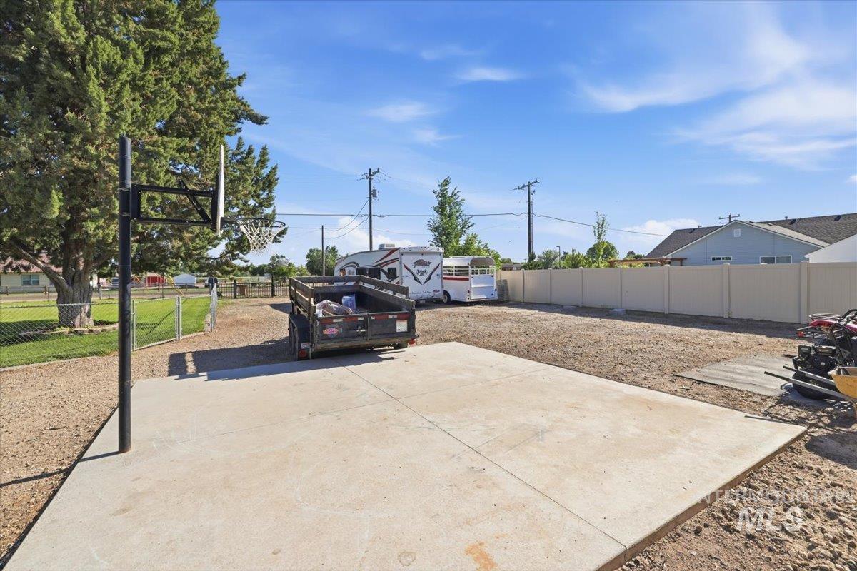 2717 E Victory, Nampa, Idaho 83687, 4 Bedrooms, 3 Bathrooms, Farm & Ranch For Sale, Price $739,900,MLS 98991041