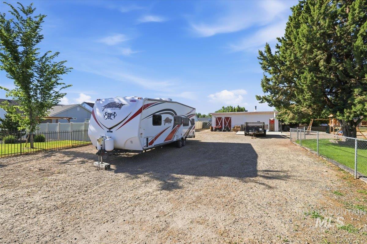2717 E Victory, Nampa, Idaho 83687, 4 Bedrooms, 3 Bathrooms, Farm & Ranch For Sale, Price $739,900,MLS 98991041