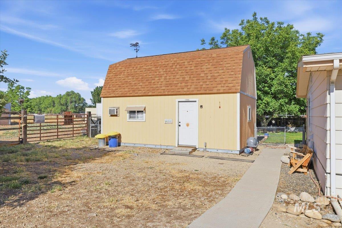2717 E Victory, Nampa, Idaho 83687, 4 Bedrooms, 3 Bathrooms, Farm & Ranch For Sale, Price $739,900,MLS 98991041