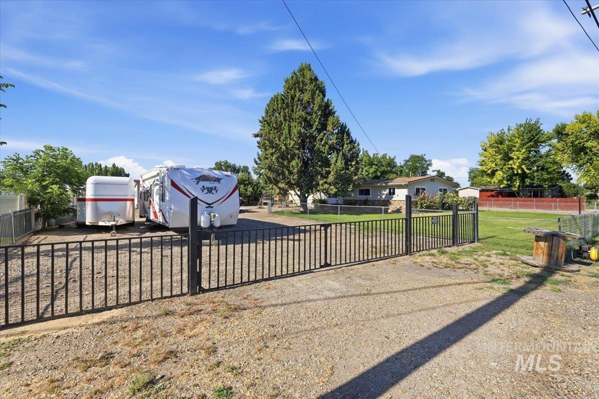 2717 E Victory, Nampa, Idaho 83687, 4 Bedrooms, 3 Bathrooms, Farm & Ranch For Sale, Price $739,900,MLS 98991041