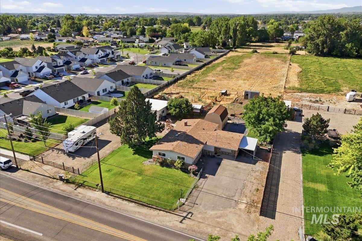 2717 E Victory, Nampa, Idaho 83687, 4 Bedrooms, 3 Bathrooms, Farm & Ranch For Sale, Price $739,900,MLS 98991041